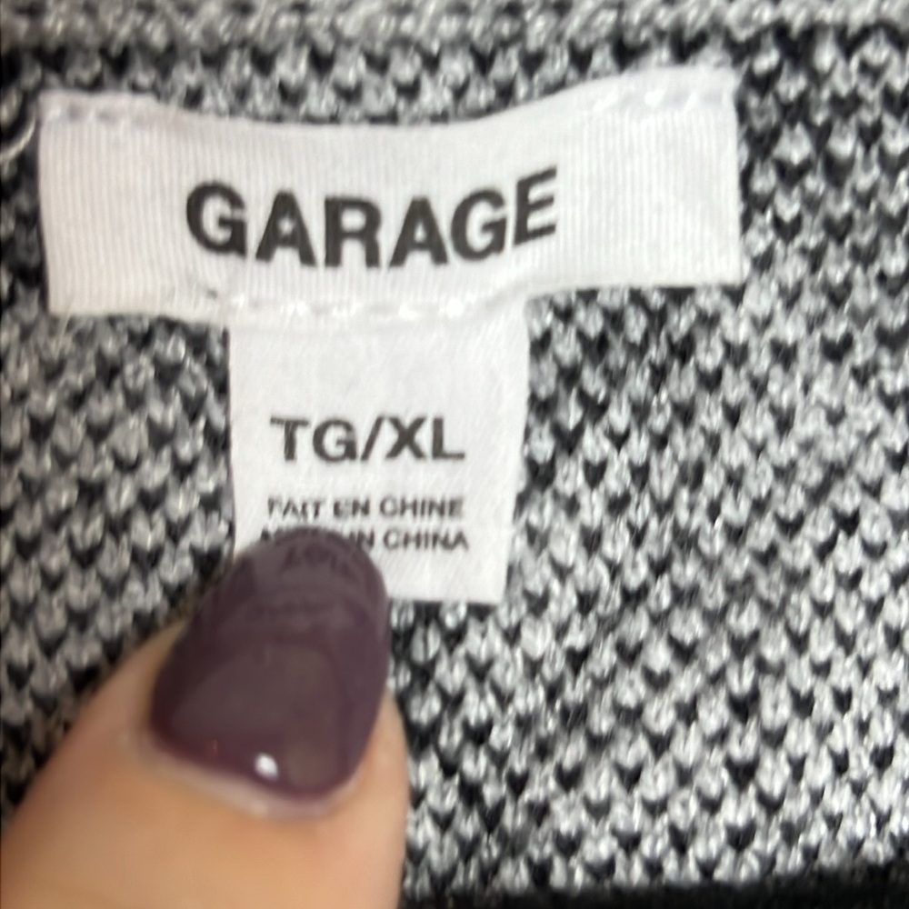Women's Garage Size XL Gray and White Argyle Crop Sweater Vest - Picture 5 of 6